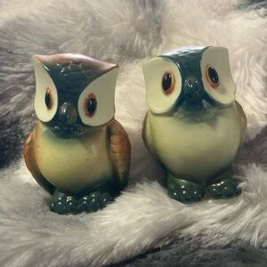 Vintage Owl salt and pepper shakers